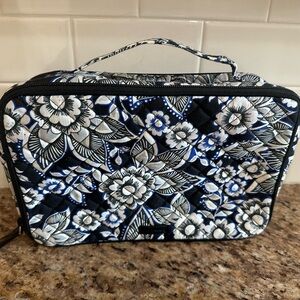 EUC Vera Bradley cosmetic toiletry brush bag Snow Lotus